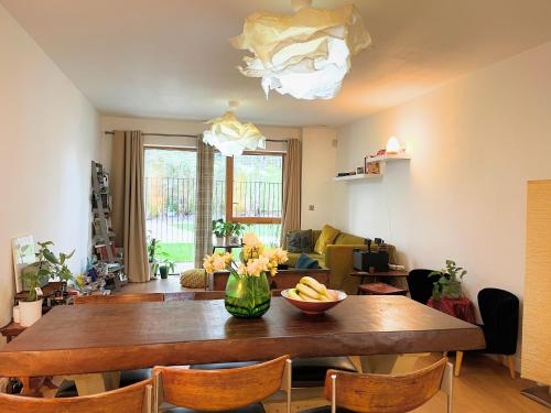 2Bed Apt in Vibrant Queens Park, Londyn