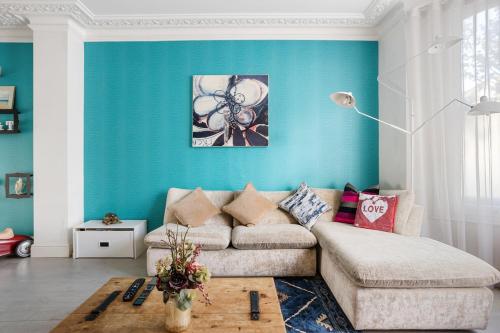 Family Home for Kids with Garden in Fulham, Londra