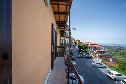 สภาพแวดล้อมโดยรอบ, Al Belvedere A cozy with hills and village view in รอกกา ดิ ปาปา