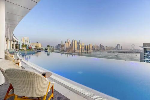 Wonderful Stay at 7 Palm - Rooftop Infinity Pool - Direct Beach Access - Brand New Luxury Apartments, Dubai