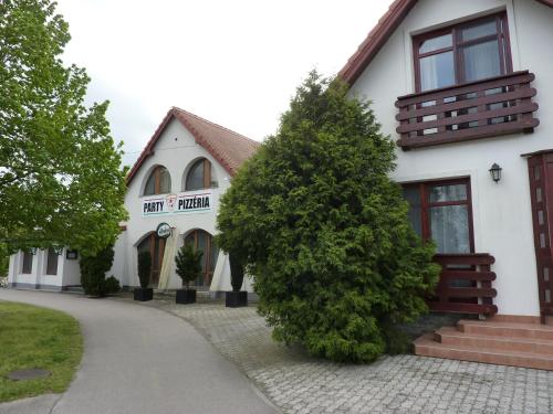 Party Panzió Hegykő (Party Panzio Hegyko) in เฮกกีโค่