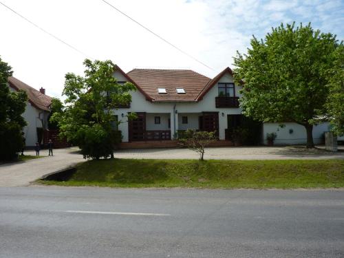 Party Panzió Hegykő (Party Panzio Hegyko) in เฮกกีโค่