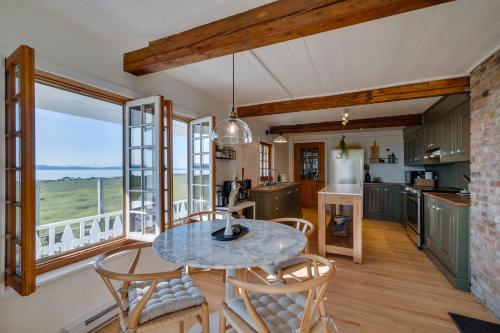 Quietude by the River - La dependance sur les battures in นอร์เทรอ ดาม ดู ปอร์ตาช(ควิเบก)