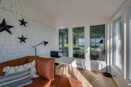 Quietude by the River - La dependance sur les battures in นอร์เทรอ ดาม ดู ปอร์ตาช(ควิเบก)