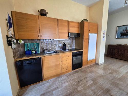 Kitchen, Villa Ida Fruh by Holap SA in Monti Trinita