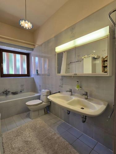 Bathroom, Villa Ida Fruh by Holap SA in Monti Trinita