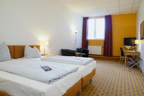 3 twin beds