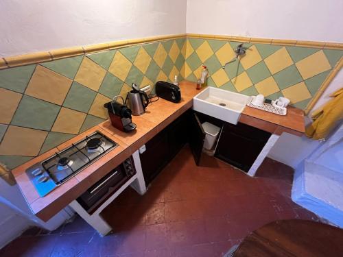 Maison provençale dans village médiéval (Maison provencale dans village medieval) in เลส อาค