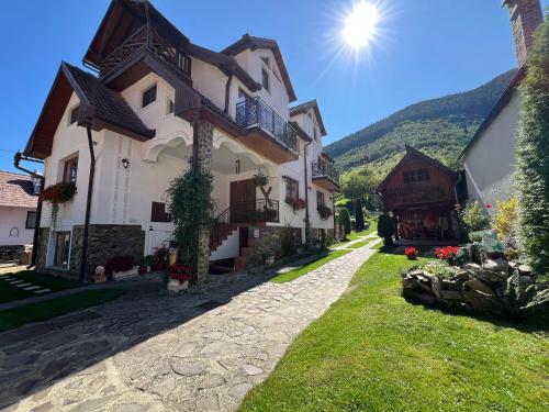 Pensiunea Casa Loloiu in Gura Raului