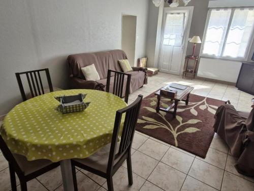 Gîte Tout Inclus avec Jardin, Proche Richelieu, Idéal Familles, Animaux Acceptés - FR-1-381-434 (Gite Tout Inclus avec Jardin, Proche Richelieu, Ideal Familles, Animaux Acceptes - FR-1-381-434) in La Tour-Saint-Gelin