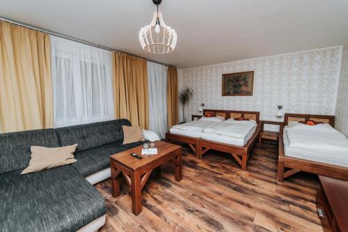 1 queen bed, 1 twin bed, 2 sofa beds