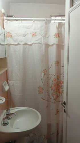 Apart La Justina 1 Zona Sanitarios HPR Español Italiano La Fluvial Club Provincial (Apart La Justina 1 Zona Sanitarios HPR Espanol Italiano La Fluvial Club Provincial) in 에스파냐 이 오스피탈레스