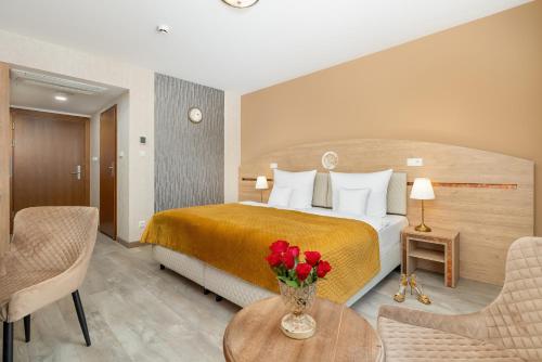 1 double bed, 1 sofa bed
