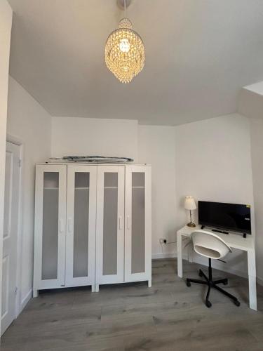 Stylish Studio Flat near Canary Wharf All Bills Included, Лондон (фото 9)