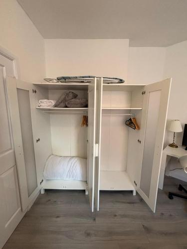 Stylish Studio Flat near Canary Wharf All Bills Included, Лондон (фото 10)
