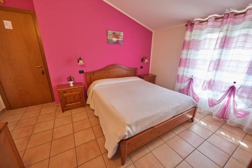 Standard Double Room image 3