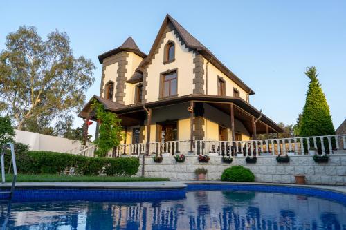 Chateau Merdekhan, Baku