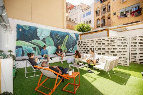 วันแฟม พาราเลโล (Onefam Paralelo) near มงจูซ