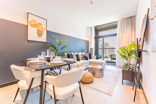 Burj Khalifa and Dubai Canal Views, Minutes from Downtown Dubai, Convenient Metro Access - 15 Northside Tower 2, Business Bay by Deluxe Holiday Homes, Dubai (photo 2)