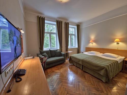 1 queen bed