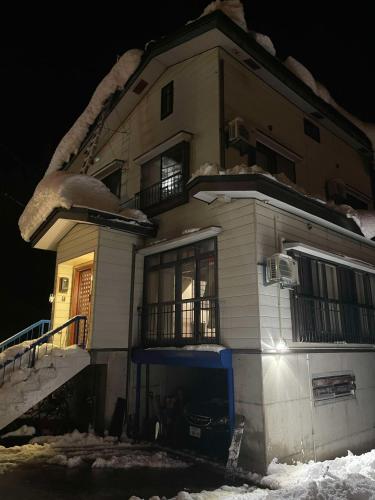 E KI house