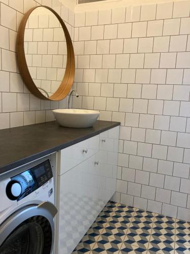 A comfortable apartment near Slovanské Square (A comfortable apartment near Slovanske Square) in คราโลโว โปเล