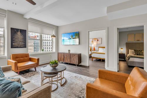 Spacious 4BD Condo, Sleeps 12, Walk to Bourbon St & Superdome