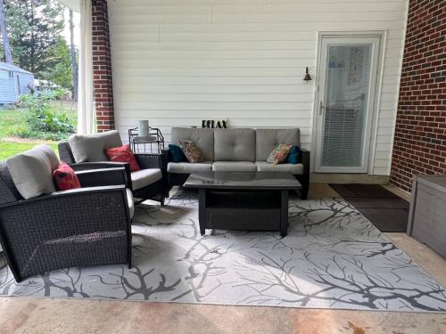 Létesítmények, Tranquil 2 acres w/brook Downtown Travelers Rest in Travelers Rest (SC)