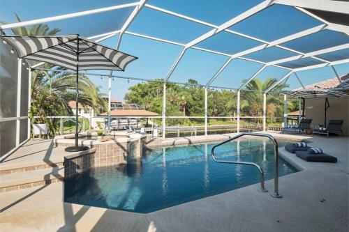 Casa Canal Waterfront Heated Pool & Spa Retreat