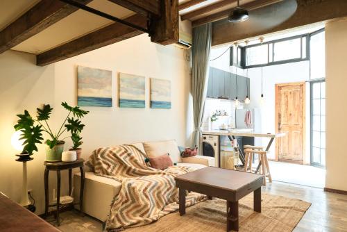 duplex 1 bedroom apartment on Wuyuan Road close Changshu Road station, Szanghaj (zdjęcie 2)