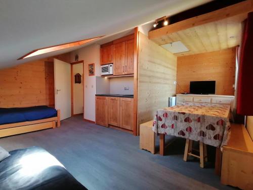 Studio 3 pers, Ski aux pieds, Balcon vue vallée - FR-1-181-2475