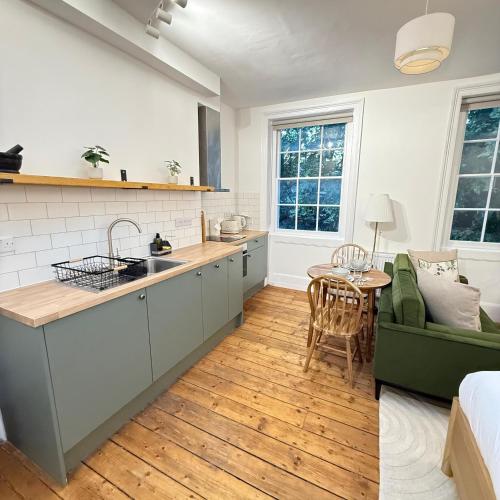 Bloomsbury studio apartments - image 6