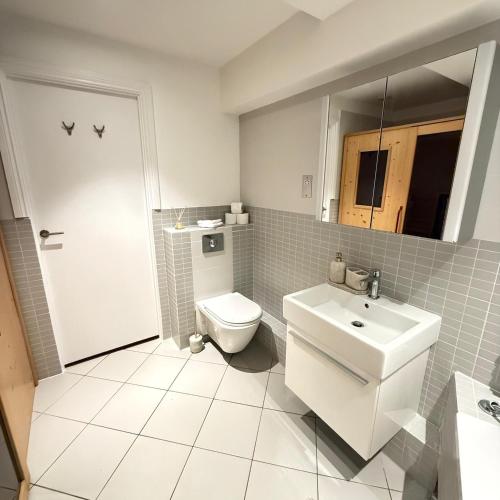 Bloomsbury studio apartments - image 8