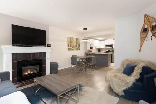 Woodrun Lodge 412 | Ski-In-Ski-Out, Pool, Hot Tub, & Free Parking in Whistler, Canada