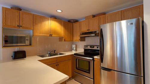Woodrun Lodge 416 | Family Ski-In Ski-Out Condo, Hot Tub, Heated Pool, Parking & Laundry in Whistler, Canada