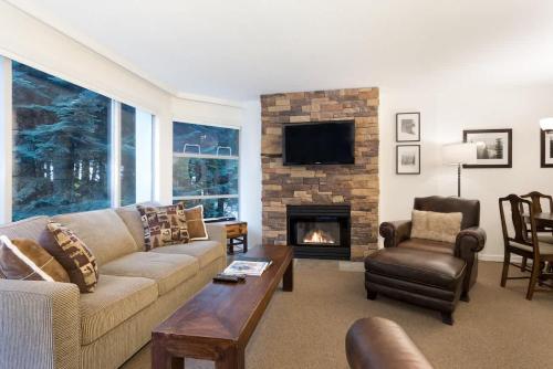 Woodrun Lodge 414 | Cozy Ski-In Ski-Out Condo w/ Shared Hot Tub, Pool, Fireplace, & Parking, Whistler