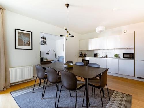 Sanders Shield 2 - 3 bedroom apartment with balcony - image 14