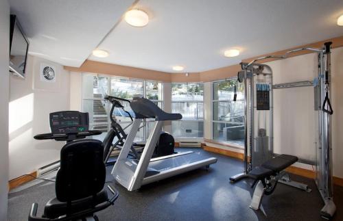 Woodrun Lodge 518 | Ski-in, Ski-Out, Hot Tub, Heated Pool, Parking in Whistler, Canada