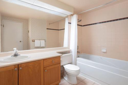 Woodrun Lodge 306 | Budget-friendly Ski-in-Ski-out Condo w/ Heated Pool, Hot Tub, Fireplace in Whistler, Canada