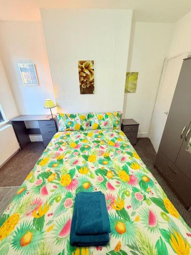 BIG double room Attached Shower near to city center in 诺丁汉