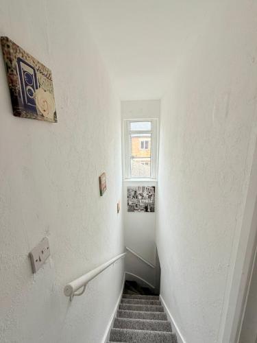 BIG double room Attached Shower near to city center in 诺丁汉