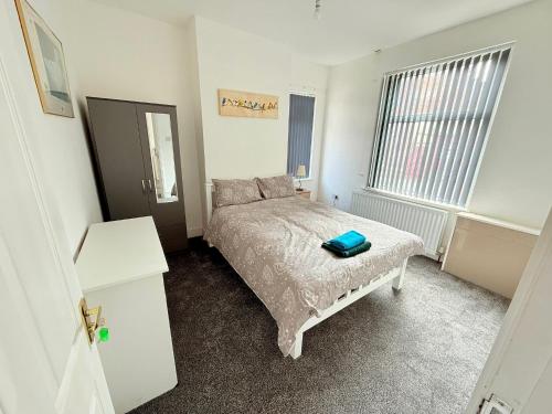 BIG double room Attached Shower near to city center in 诺丁汉