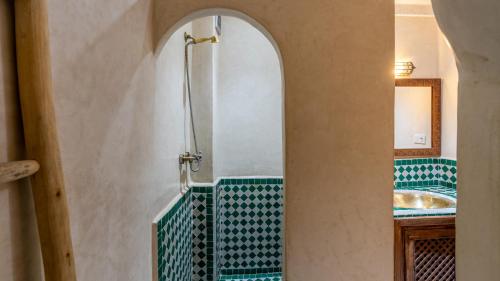 room detail thumbnail 2