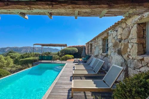 Bergerie de luxe avec piscine chauffée vue sur la baie de Santa Giulia - image 8