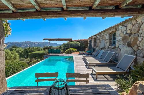 Bergerie de luxe avec piscine chauffée vue sur la baie de Santa Giulia - image 3