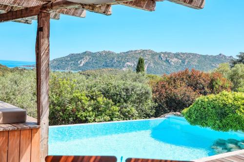 Magnifique bergerie avec piscine chauffée surplombant la baie de Santa Giulia - image 14