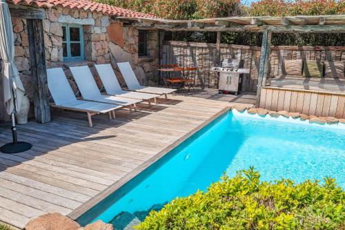 Magnifique bergerie avec piscine chauffée surplombant la baie de Santa Giulia - image 12