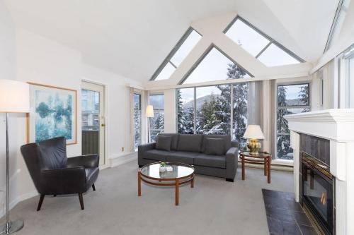 Woodrun Lodge 517 | Large Ski-In Ski-Out Condo by Upper Village w/Mountain Views & Shared Hot Tub