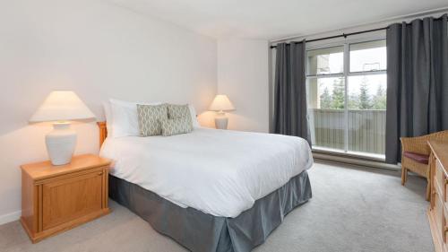 Woodrun Lodge 517 | Large Ski-In Ski-Out Condo by Upper Village w/ Mountain Views & Shared Hot Tub in Whistler, Canada