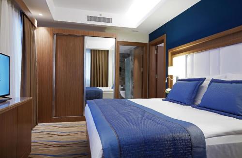 1 double bed, 2 sofa beds